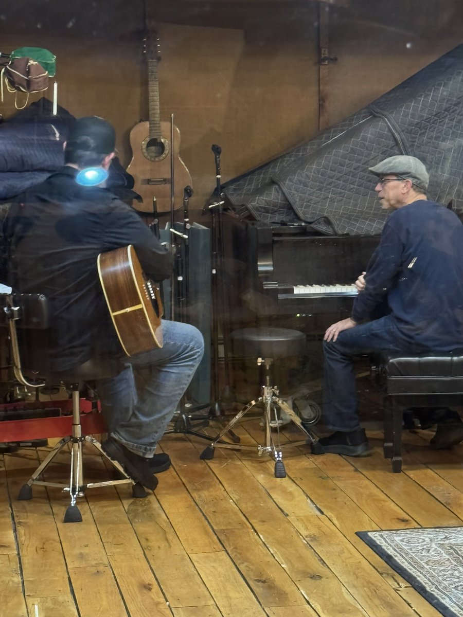 HotWingJones's tweet image. HWJ working on the new album at 8DAWS