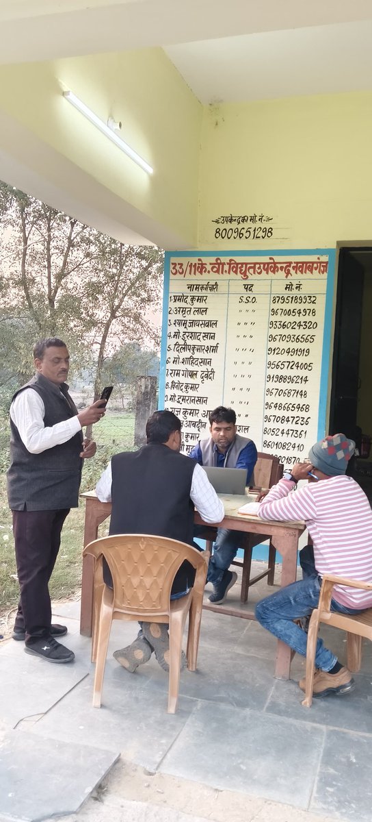 खोरासा उपकेंद्र पर कर्मचारियों को OTS की रणनीति के बारे में जानकारी देते हुएअधिशासी अभियंता नवाबगंज गोंडा <a href="/aksharmaBharat/">A K Sharma</a> <a href="/MVVNLHQ/">Madhyanchal Vidyut Vitran Nigam Limited</a> <a href="/UPPCLLKO/">UPPCL</a>