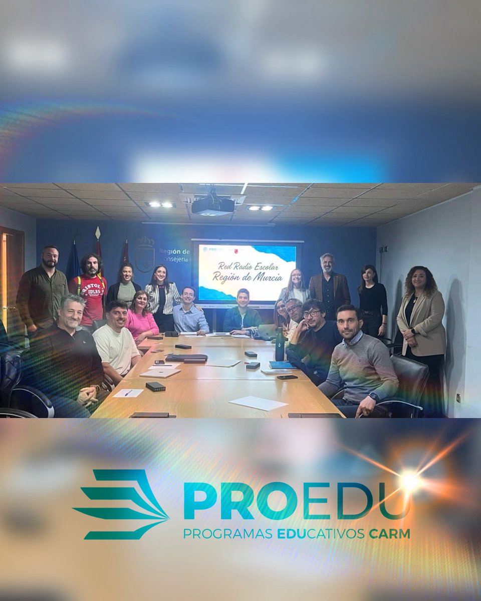 ProgramasRM's tweet photo. 🎙️ El Servicio de Programas Educativos impulsa la Red de Radios Escolares de la Región de Murcia.

Doce centros han iniciado hoy este proyecto que compartirá buenas prácticas y seguirá creciendo 📻✨.

#radioescolar #murciaeduca #schoolradio https://t.co/E4hkWLqcl6