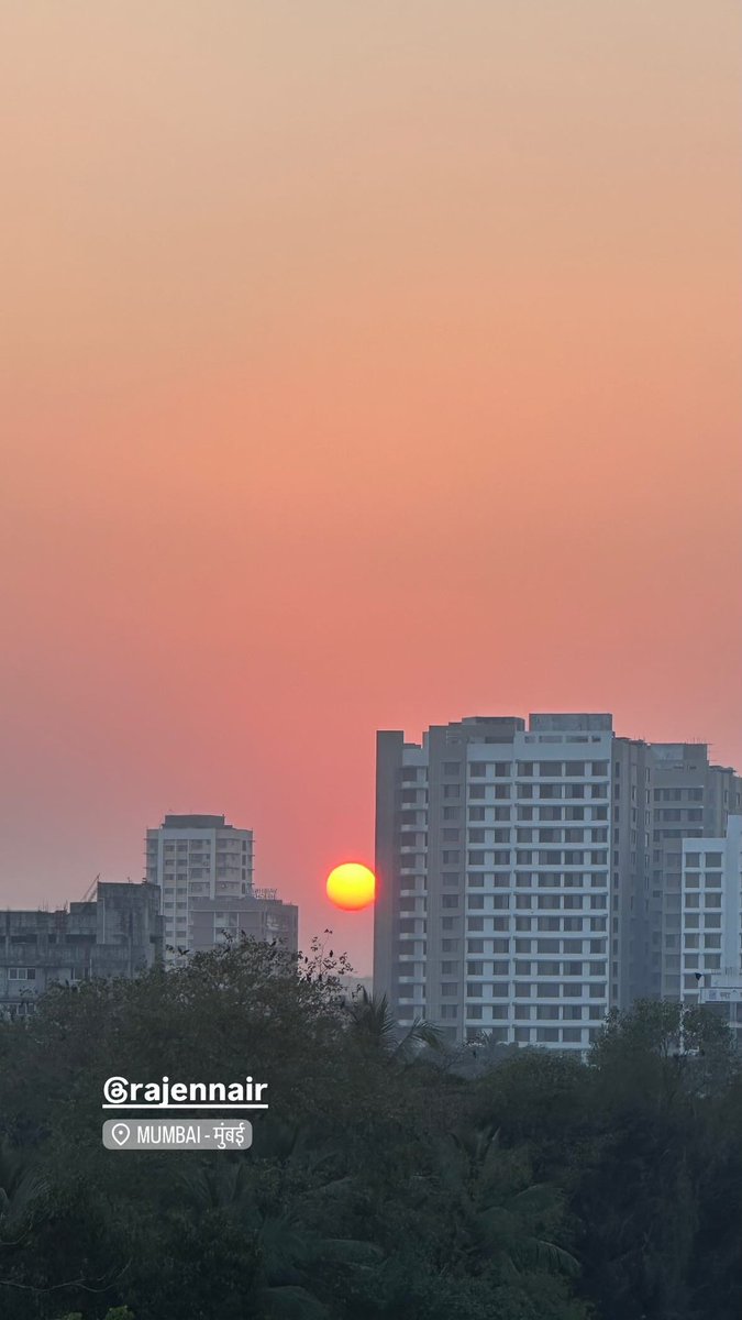 Mumbai’s evening sun basking in air pollution #mumbai