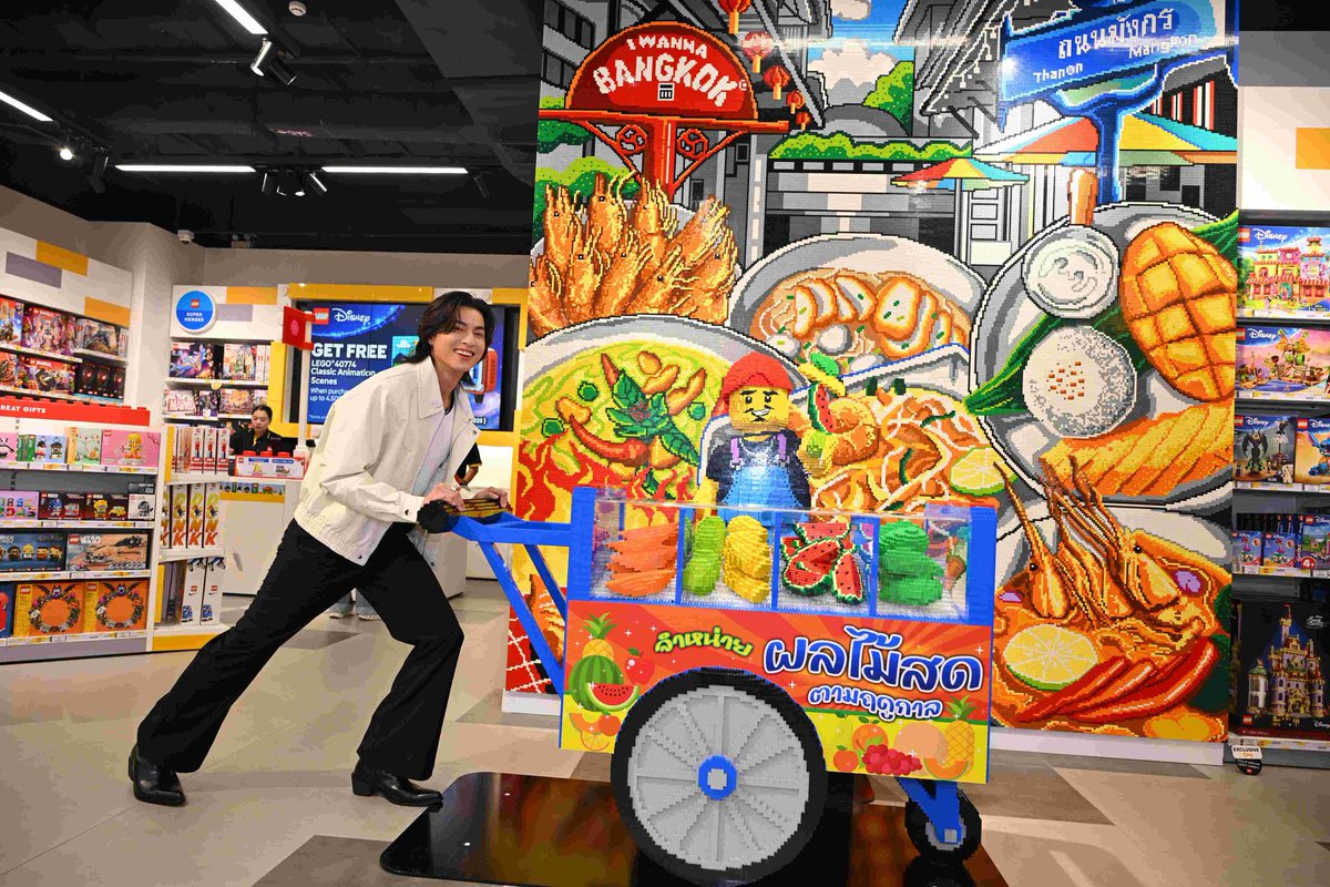 “หลิงหลิง-ออม” แท็กทีม “กลัฟ-คณาวุฒิ” ร่วมเปิดตัว LEGO® Certified Store ณ วันแบงค็อก แห่งที่ 7 ในประเทศไทย กับคอนเซ็ปต์ ‘Retailtainment’ ผสานความสนุกสุดสร้างสรรค์ใจกลางเมือง

อ่านข่าวเพิ่ม 
🔗 facebook.com/share/p/17ZSEd…

LINGORM LEGO STORE OPENING
#LingOrmLegoCertifiedStore