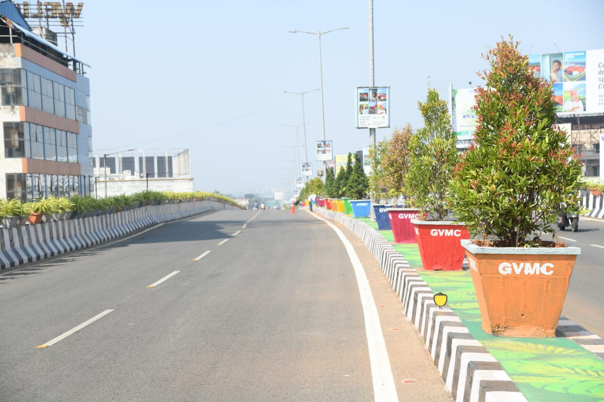 GVMC_VISAKHA's tweet photo. Visakhapatnam is blooming with beauty! 🌸✨
From artistic walls to vibrant medians and attractive corners — GVMC’s beautification drive is turning every street into a visual delight. 💚
#GVMC #Visakhapatnam #BeachRoad #RKBeach #CleanVizag #BeachCleanliness #CII #CIIPartnershipSummit #Sanitation #Beautification
@AndhraPradeshCM
@Ketangargmickey
@SwachhaAndhra
@SwachhaAndhra
@SwachSurvekshan
@swachhbharat
@MoHUA_India
@AmritMahotsav
@CDMA_Municipal
@pibvijayawada