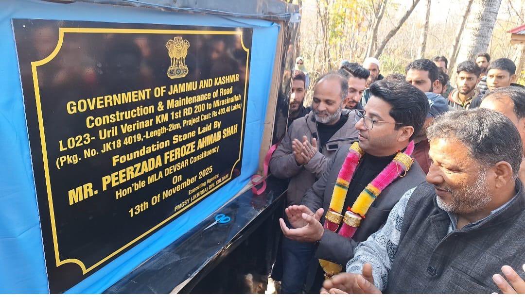 PeerzadaFaroz's tweet image. Laid the foundation stone for two PMGSY-IV road projects worth ₹17.5 Cr in Kund, Kulgam, boosting rural connectivity.
Kund–Brinal (4.5 km, ₹12.70 Cr) &amp;amp; Uril Verinar–Mirasinallah (2 km, ₹4.87 Cr).
Better roads, better lives, no village remains isolated.
@OmarAbdullah 
@JKNC_