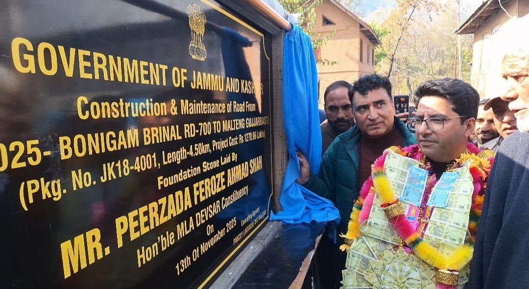 PeerzadaFaroz's tweet image. Laid the foundation stone for two PMGSY-IV road projects worth ₹17.5 Cr in Kund, Kulgam, boosting rural connectivity.
Kund–Brinal (4.5 km, ₹12.70 Cr) &amp;amp; Uril Verinar–Mirasinallah (2 km, ₹4.87 Cr).
Better roads, better lives, no village remains isolated.
@OmarAbdullah 
@JKNC_