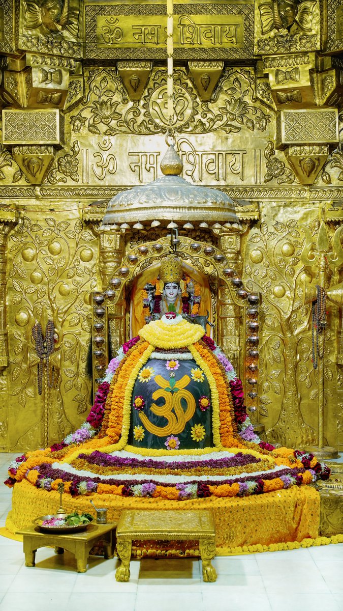 Somnath_Temple's tweet image. श्री सोमनाथ महादेव मंदिर,
प्रथम ज्योतिर्लिंग - गुजरात (सौराष्ट्र)
दिनांकः 13 नवम्बर  2025, कार्तिक कृष्ण नवमी - गुरूवार
सायं श्रृंगार
11256257
#somnath #mahadev #shivji
#bhakti #somnathlivedarshan #somnathtemple