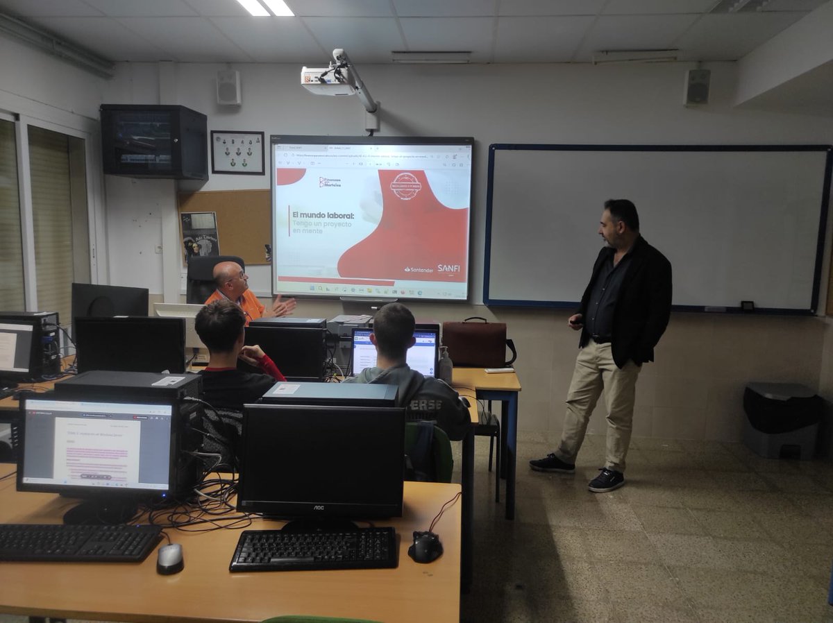 Esta semana nos han impartido charlas sobre emprendimiento, el lunes 11 los técnicos del CADE de Torredelcampo, y hoy 14 por expertos del Banco Santander. Ambas charlas han ido dirigidas al segundo curso del CF de Sistemas microinformáticos y redes (SMR).