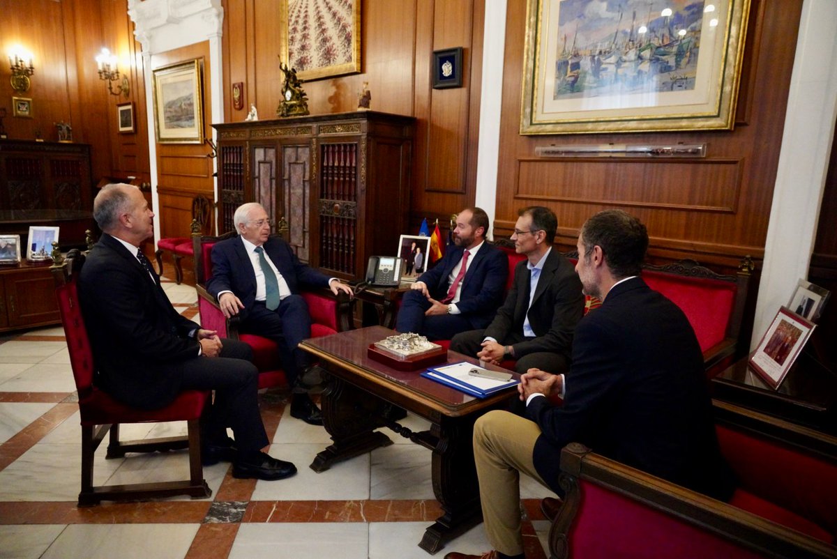 📢Ampliamos hasta 2026 los programas Coworking Digital y CARE, y lanzamos Upskilling EOI Melilla para formar a 80 trabajadores en competencias digitales 👩‍💻

📍 Ha sido la primera visita <a href="/quintoterelio/">Diego Crescente</a>, DG EOI, recibido por el presidente de la Ciudad, Juan José Imbroda Ortiz 🙏