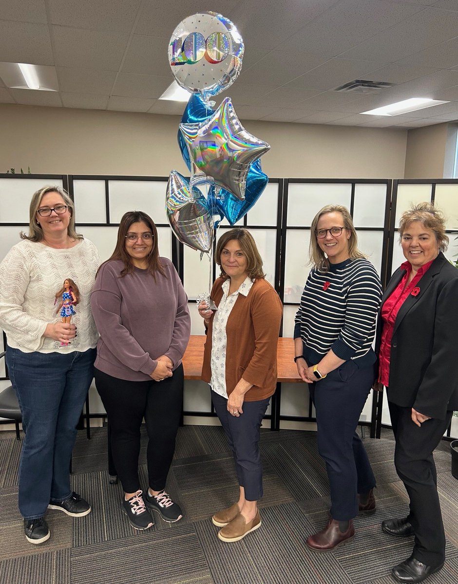 LangsCommunity's tweet image. 100,000 referrals and counting! 
This week, Waterloo Wellington Diabetes Central Intake hits a major milestone, just in time for #DiabetesAwarenessMonth and #WorldDiabetesDay (Nov 14)!
Thank you to our team and partners for making this possible. #DiabetesCare #CommunityHealth