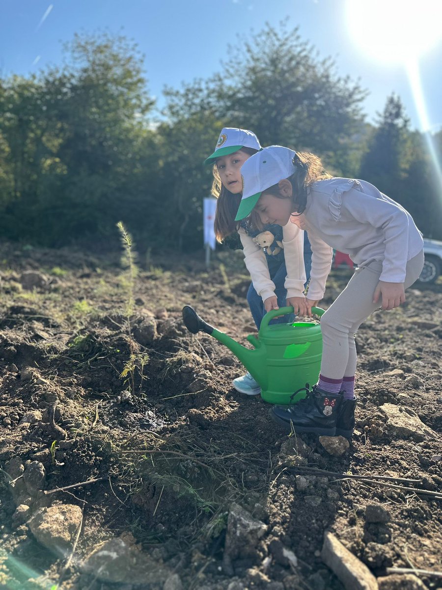 #Amasra ve #Kurucaşile’de Toprağa Verilen Fidanlarımız Yarınlara Umut, Geleceğe Nefes Oldu

🌿 #YeşilVatan’ımız hep var olsun diye, yanan ormanlarımıza yeniden can olsun diye binlerce fidanı toprakla buluşturduk #GeleceğeNefes olduk. Birlikte diktik, birlikte büyüteceğiz.
