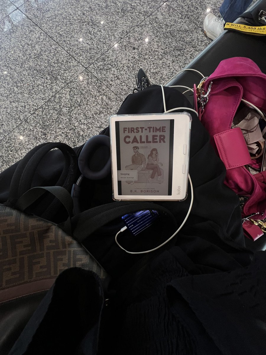 NabellaAnuar's tweet photo. Bila org tanya, macam mana Belle boleh baca buku banyak?

Jawapan dia: KOBO!

I bawa Kobo ni everywhere and sentiasa ada dalam my bag. I love my Kobo with all my heart. I berjaya hit my reading goal this year because of KOBO! https://t.co/NO7jZ9Ni8Z