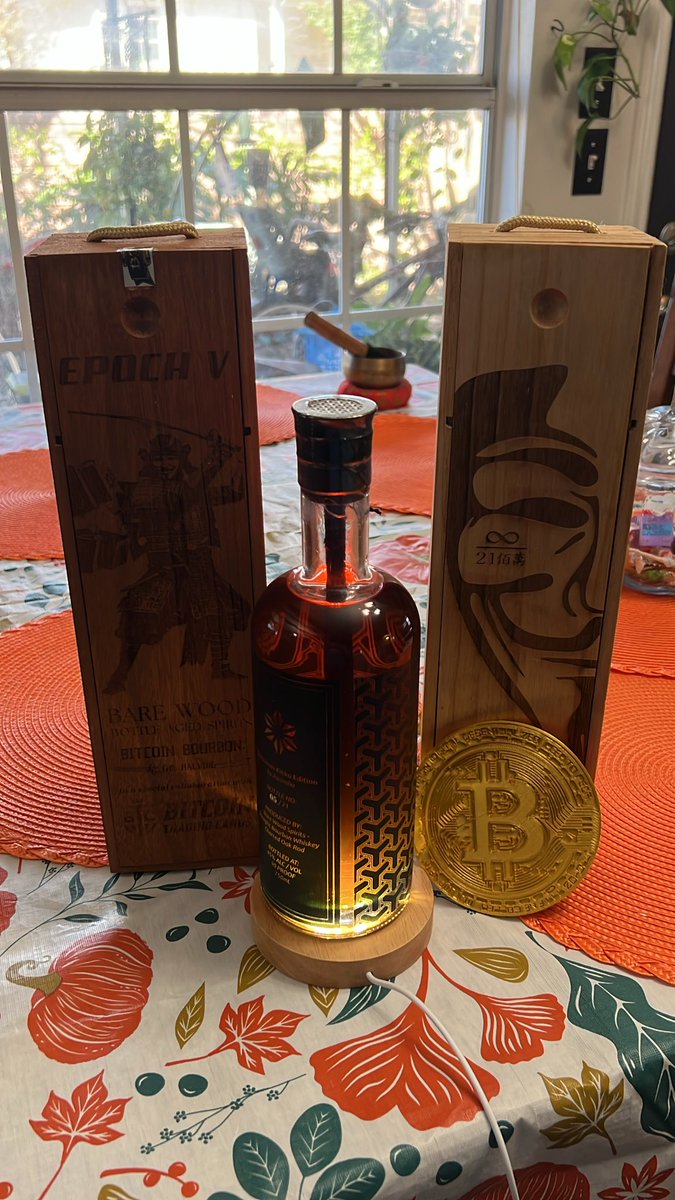 cryptbdango's tweet image. Thank you @barewoodspirits for the last Epoch V @btc_cards Bourbon and @asanoha_gold 5/21 whiskey bottles! They will go great in the collection