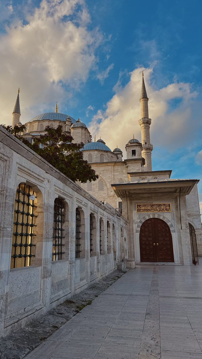 misafirurrebii's tweet photo. istanbul dediğin; https://t.co/Yh4OrcO3fy