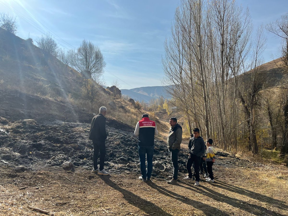 İlçe Tarım ve Orman Müdürlüğümüz teknik personellerimizce;

İlçemizde tarım alanlarındaki yangınlarla ilgili gelen talep üzerine tespit çalışması yapılmış olup, köylerde anız yangını çıkmaması için yapılması gerekenlerle ilgili bilgilendirme yapılmıştır.
<a href="/ibrahimyumakli/">İbrahim Yumaklı</a> <a href="/mvet73/">Murat inan</a>