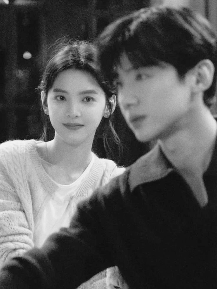 Kusur arayan görmek istediğine.. 
Sevilmek isteyen olmak istediği yere bakar..

güzel seven insan nasiptir..