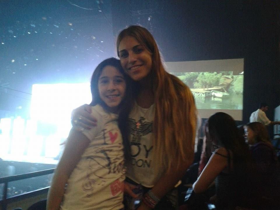 delfijauregui's tweet photo. #FUTTTURAxBNA o llevaría a mi prima que seguimos a tini desde violetta y vivimos todos los recitales de tini juntas 🤍💜 https://t.co/5KwIkqKGZq
