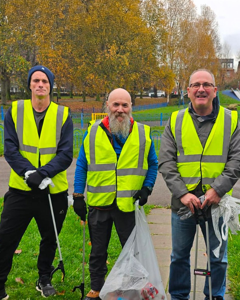 theindybootle's tweet photo. Shoutout to our residents who joined Hearts of Gold, @seftoncvs &amp; @sefton4good for our South Park #litterpick 🙌

It’s all about taking pride in our community &amp; keeping it clean 💛

@sefton4good said “What a fantastic day with wonderful volunteers helping out in South Park!” 👏 https://t.co/LCfuVZHDdA