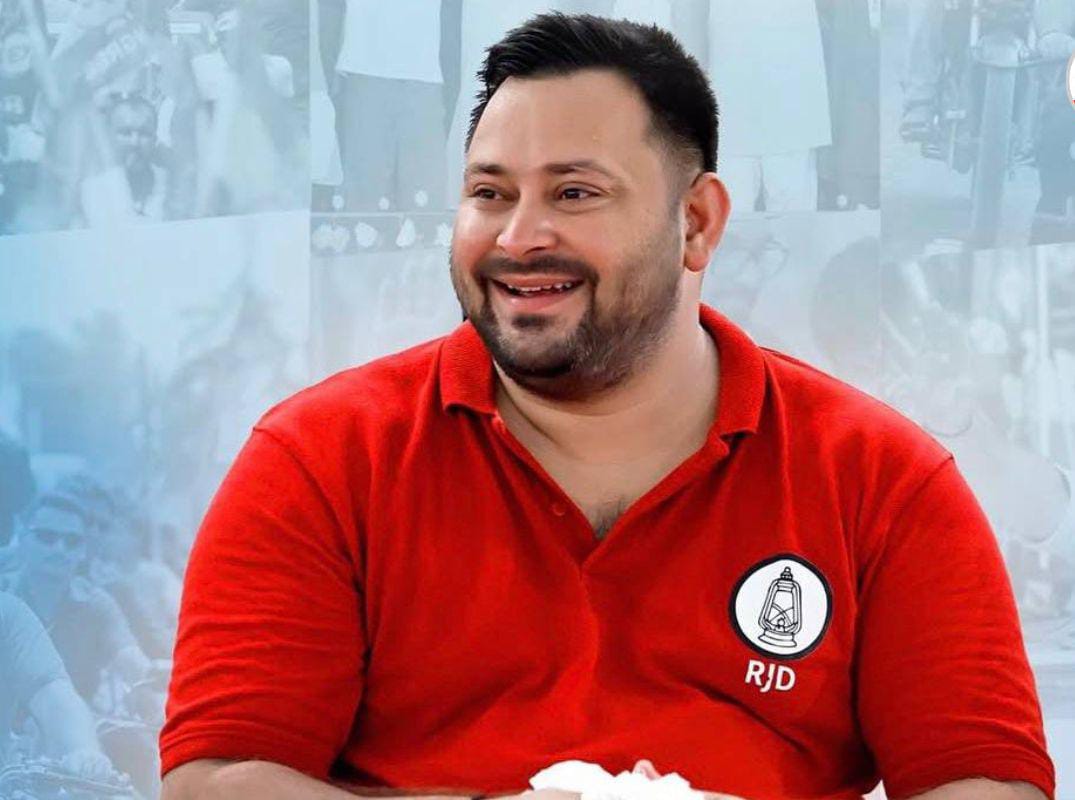 YdbRaj73826's tweet image. 🚨14 नवंबर भारत देश की राजनीति का बहुत बड़ा दिन है।

यदि 14 नवंबर को तेजस्वी यादव ने महागठबंधन की तरफ से बहुमत प्राप्त कर लिया तो देश की राजनीति में बड़ा परिवर्तन देखने को मिल सकता है।

मेरे अनुमान के अनुसार बिहार में तेजस्वी की पार्टी राजद बिहार में सबसे बड़ी पार्टी बनकर उभरेगी।