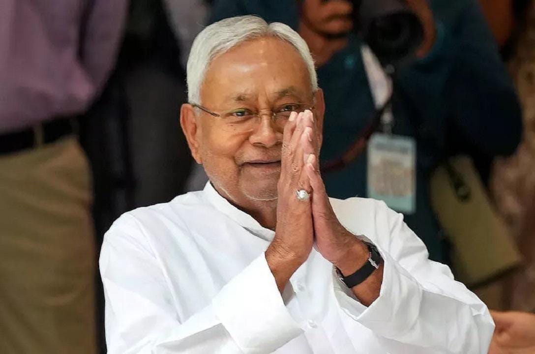 YdbRaj73826's tweet image. 🚨14 नवंबर भारत देश की राजनीति का बहुत बड़ा दिन है।

यदि 14 नवंबर को तेजस्वी यादव ने महागठबंधन की तरफ से बहुमत प्राप्त कर लिया तो देश की राजनीति में बड़ा परिवर्तन देखने को मिल सकता है।

मेरे अनुमान के अनुसार बिहार में तेजस्वी की पार्टी राजद बिहार में सबसे बड़ी पार्टी बनकर उभरेगी।