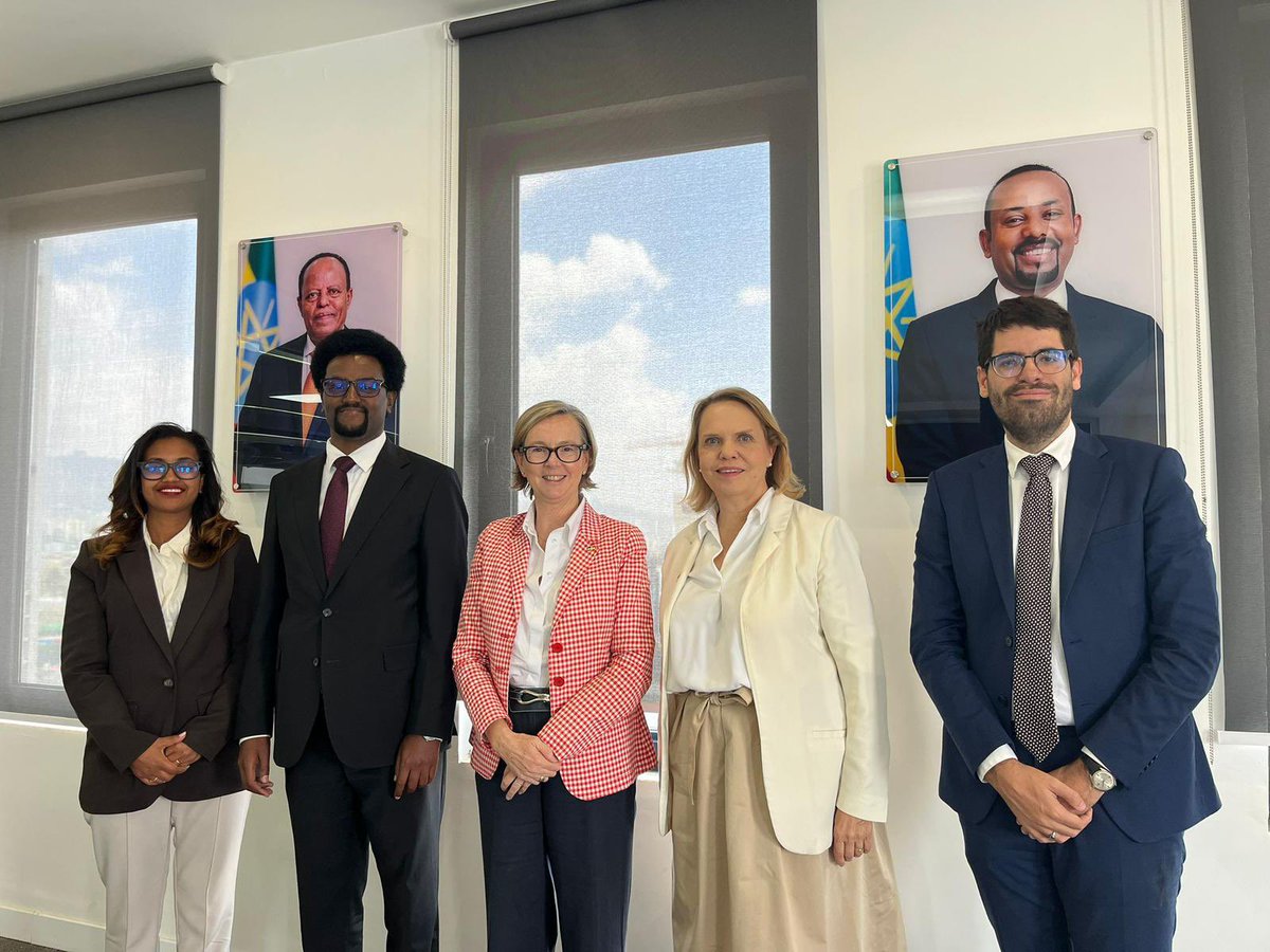 llombartpatUE's tweet image. I met Dr. Zeleke Temesgen, Commissioner of Investment Commission @EthioInvestment to exchange on new ways to strengthen 🇪🇺EU–Ethiopia🇪🇹 partnership and support a fair, predictable business climate fostering investment &amp;amp; jobs. #AUEU25 #EUEthiopia #GlobalGateway #InvestEthiopia