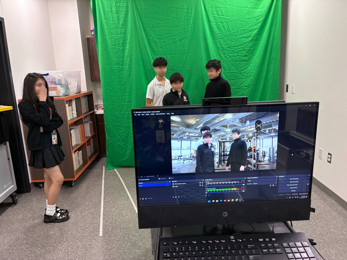 HWL_Library's tweet image. 📹📹📹 Longhorn Studio @HWL_Library with Student Health and Fitness Commercials. Team Work, Planning, Storyboards, and Creativity! 📹📹📹
