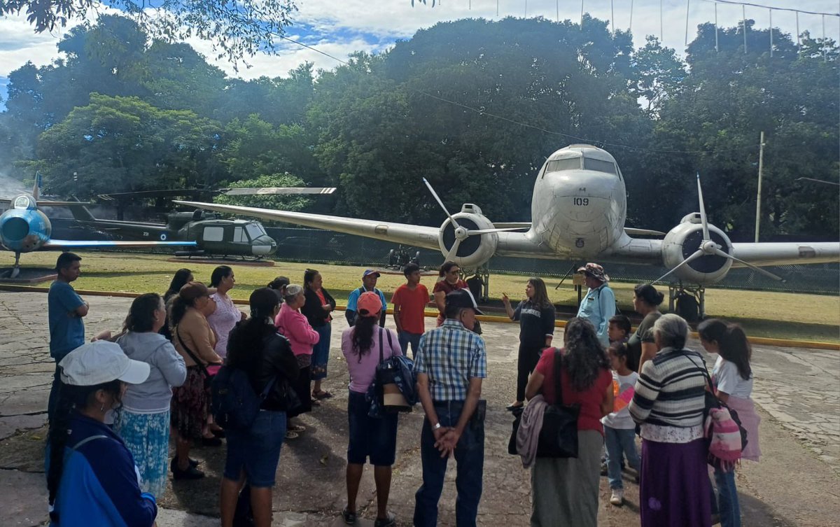 museomilitaresa's tweet image. 📸 Hoy recibimos la visita de una comunidad de personas de la tercera edad que viajó desde el occidente del país.
Un recorrido lleno de historia y sonrisas en el Museo Militar. 💙
#MuseoMilitar #VisitaCultural #AdultosMayores