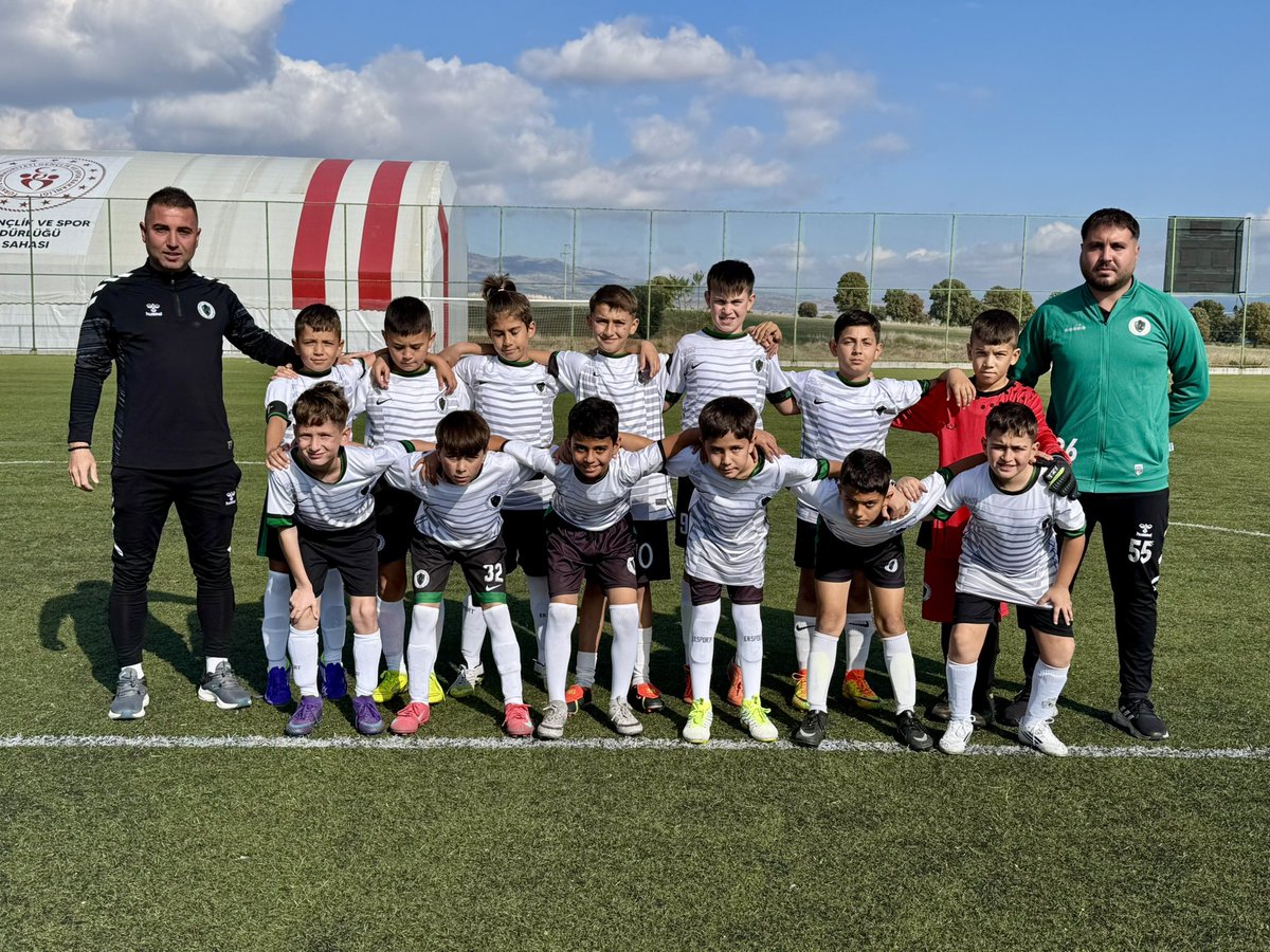 U11 Takımımız bugün oynadığı maçtan galibiyetle ayrıldı centilmence mücadele veren rakibimizi tebrik eder kalan maçlarında başarılar dileriz. #Galibiyet #tiy1922 #yeşilsiyah💚🖤