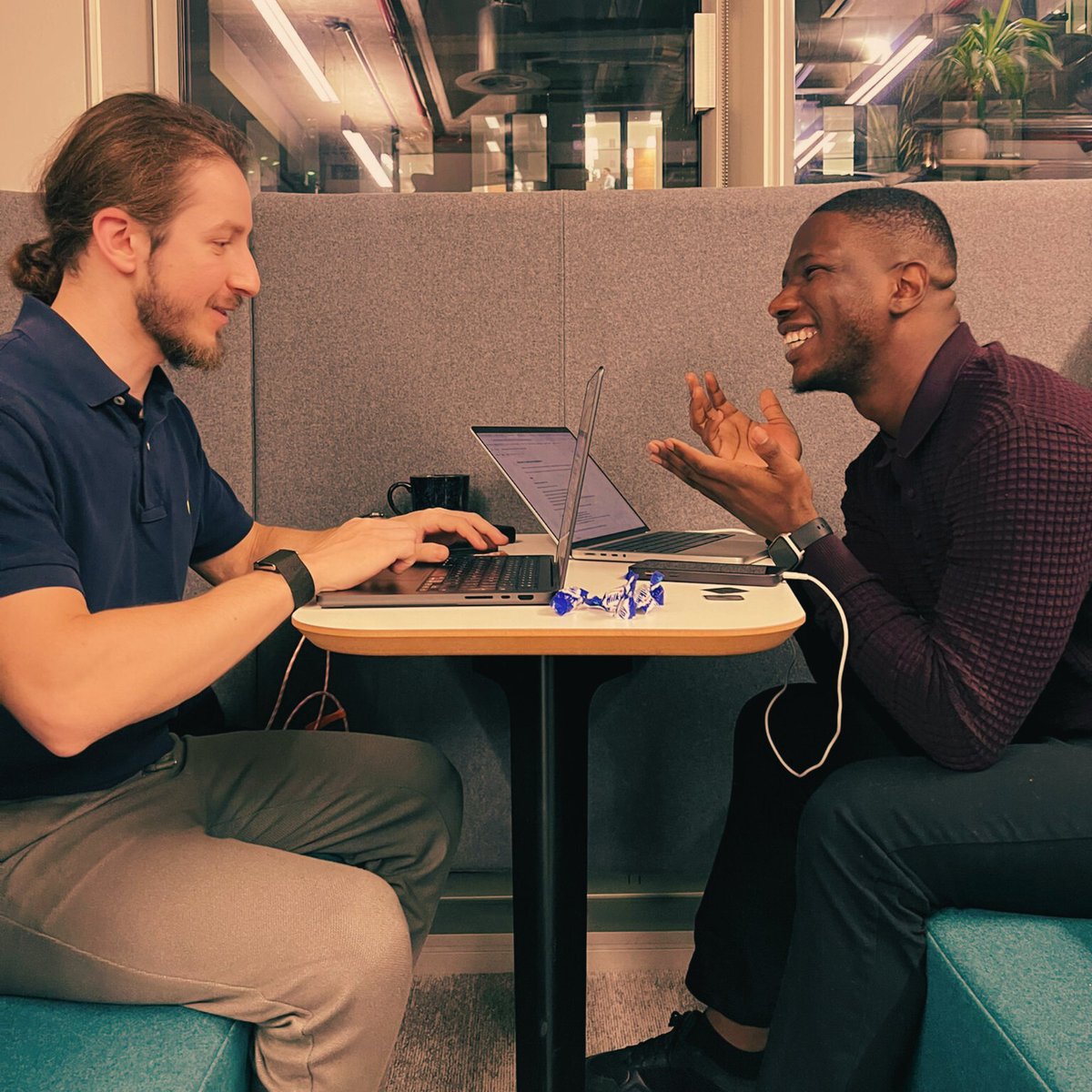 RNLConf's tweet image. And last, but certainly not least...

Our friends at @expo are doing a workshop on using Expo Modules to add some amazing native functionality into you apps! ✨

We have a full house and people are having a great time! ❤️