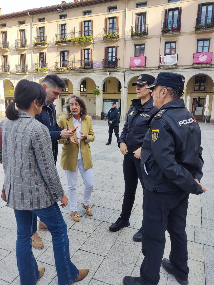 🚙 La <a href="/policia/">Policía Nacional</a> ha establecido en Zumarraga la primera parada del VIDOC en Gipuzkoa para ofrecer gestión itinerante de expedición de DNI y pasaportes y facilitar a la ciudadanía este servicio fundamental sin tener que desplazarse.  Un ejercicio de normalidad y cercanía de la AGE.