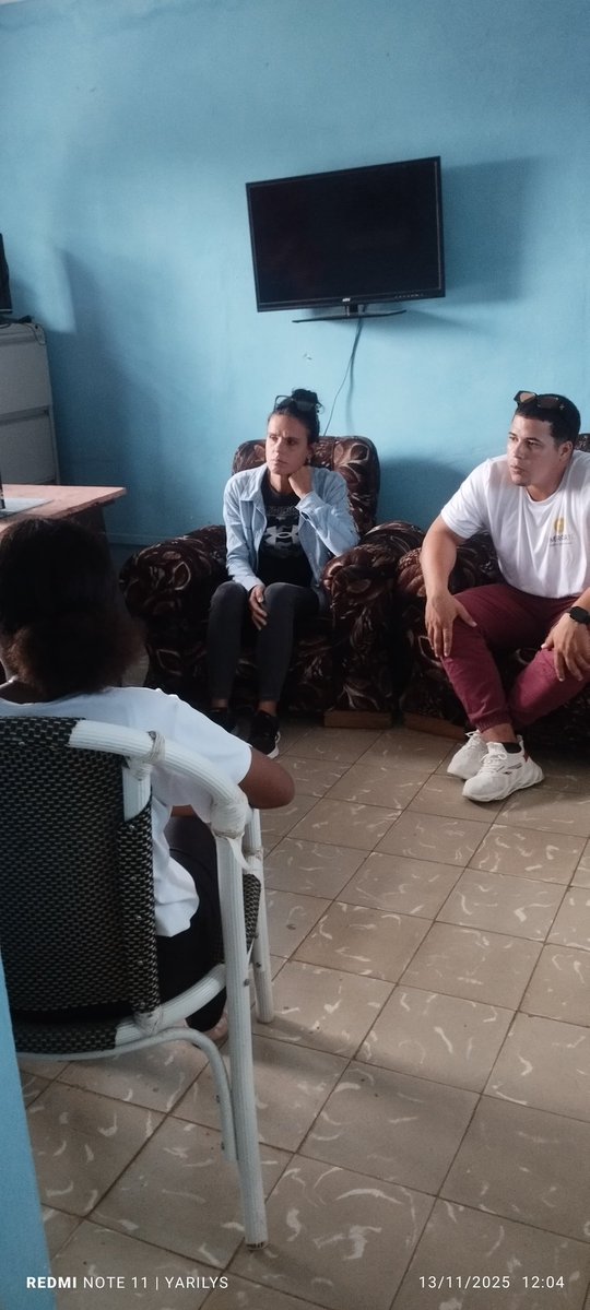 Desde el municipio Esmeralda en la provincia de Camagüey, se preparan los estudiantes para el Consejo FEEM Provincial.
#CubaMined 
#PorCamagüeyTodo