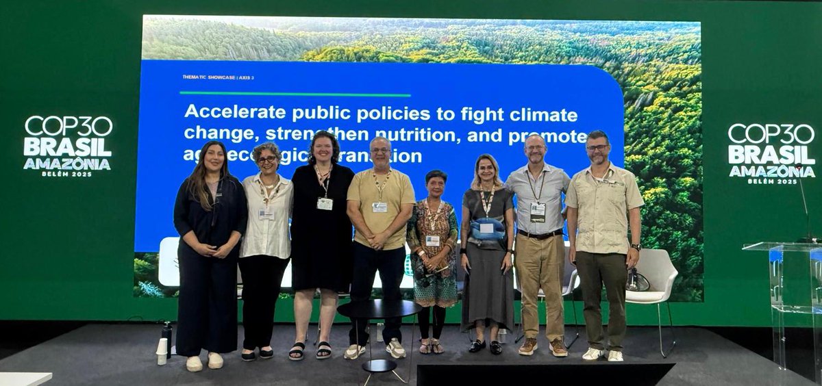 BiovIntCIAT_eng's tweet image. 📢💚 At #COP30, 👩‍🌾 @MarceQuinteroT identified farmers as agents of change, 👩‍🔬 @MaElizaJV highlighted agroecology’s role in building resilience, while 🏛️ Chiara Villani emphasized the role of policy in driving sustainable change. 
👉 allbiociat.org/49Ga5ws
