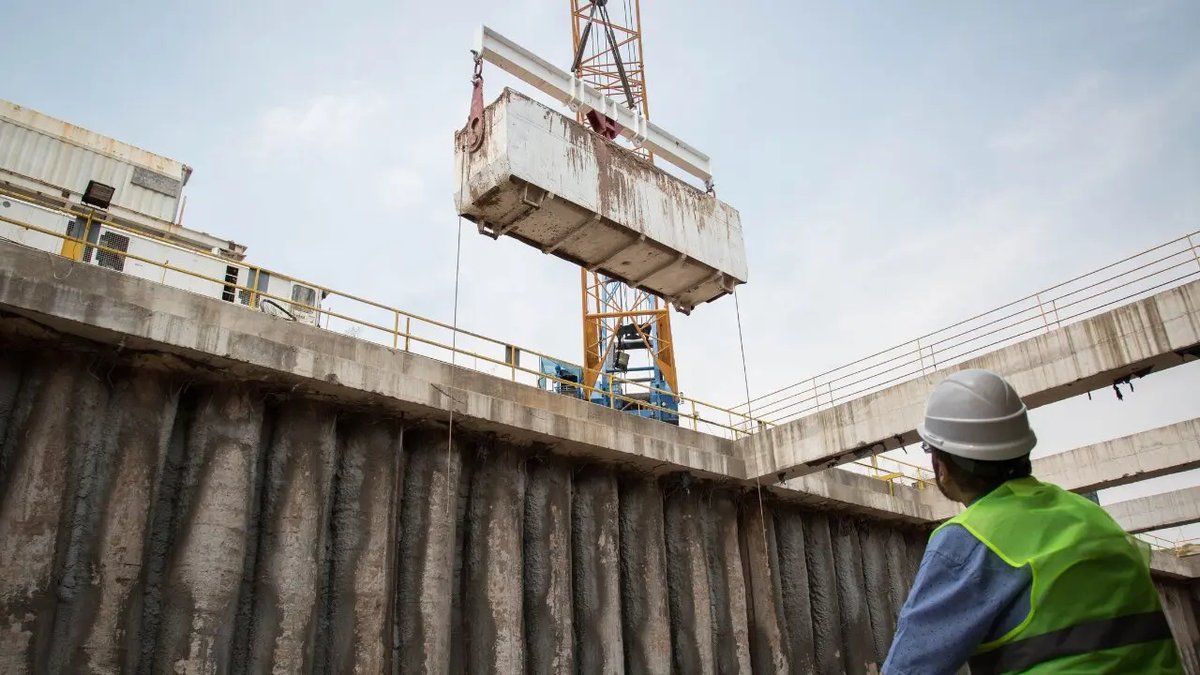 [NUEVO] Del anuncio a la paralización: la historia del soterramiento del tren Sarmiento 🚆

🔴 Entre 2012 y 2018 -durante las gestiones de CFK y Macri- se excavaron 7.239 metros de túnel, pero la obra quedó paralizada y nunca se completó.

🔴 Varios ex funcionarios kirchneristas