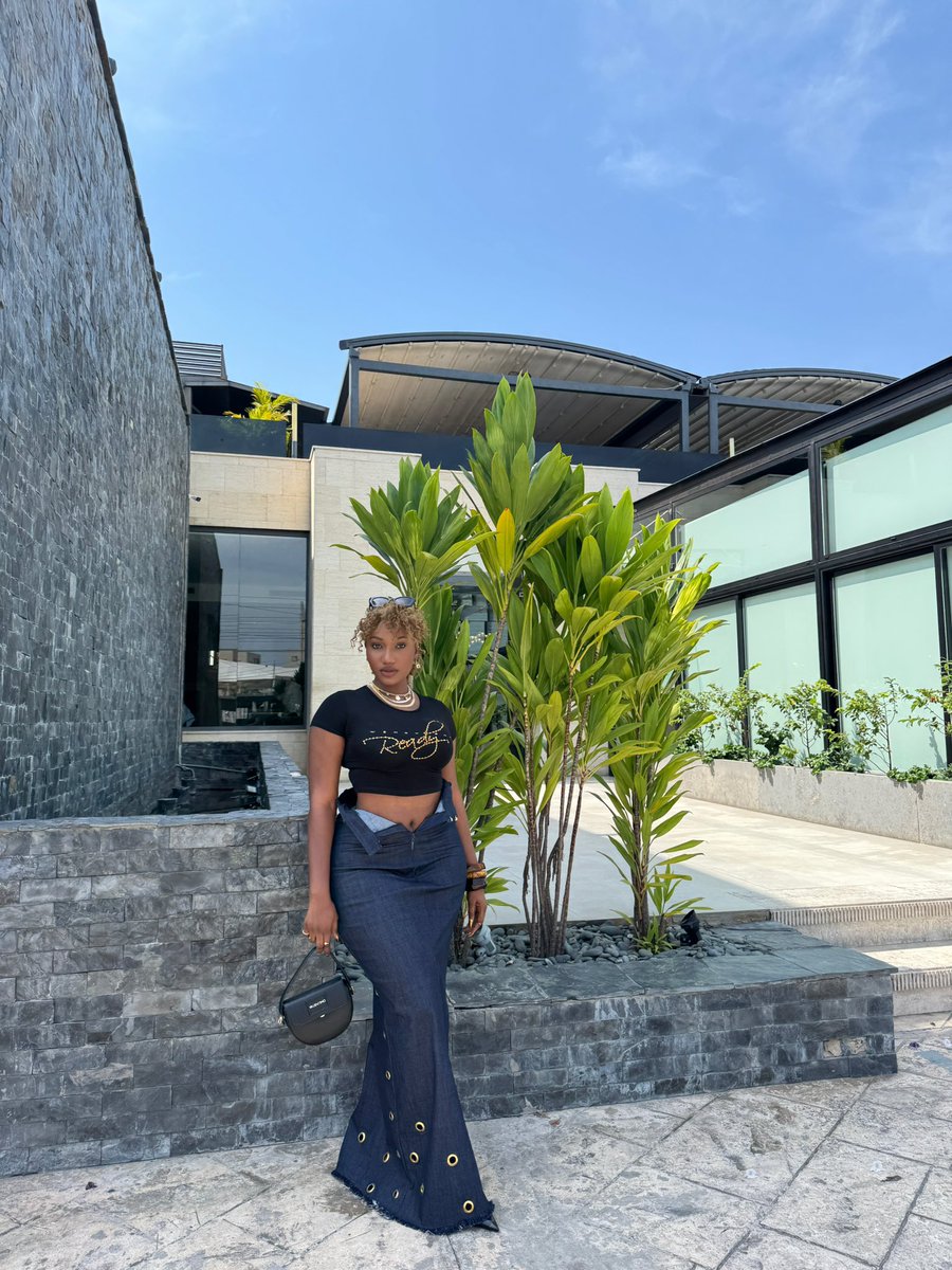 wendyshaygh's tweet image. Decisions made in wonder..
#SHAYCONCERT