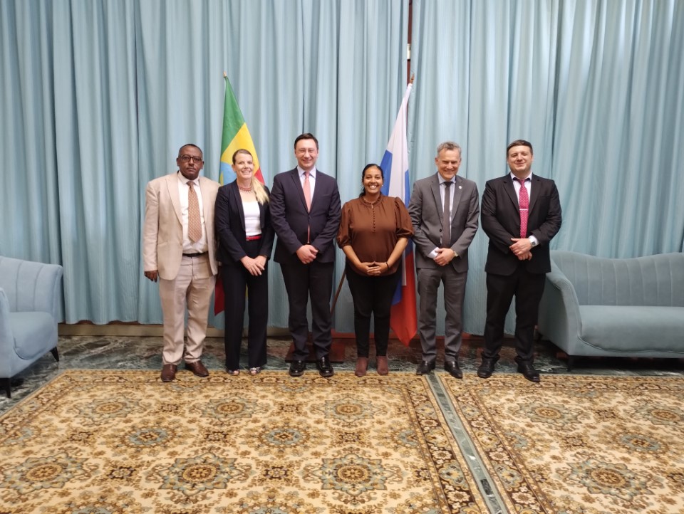 ICRC_AfricUnion's tweet photo. @ICRC_AfricUnionand @ICRCEthiopia held a discussion with @RusEmbEthiopia on #FoodSecurity, given Russia's major role in #GlobalFoodSystems and in #support of #African countries in armed conflict facing immense #FoodInsecurities. Ensuring access to food in conflict is essential. https://t.co/3eAo68zTt3