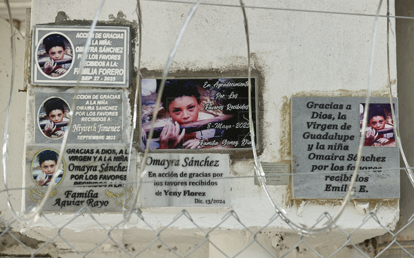 Hace 40 años,  Omaira Sánchez la niña que quedó atrapada en su vivienda en Armero fallecía tras una lenta agonía sin poder rescatarla. La erupción el volcán Nevado del Ruiz en Colombia causó 23.000 muertos y la destrucción de la población de Armero. #EFEfototeca