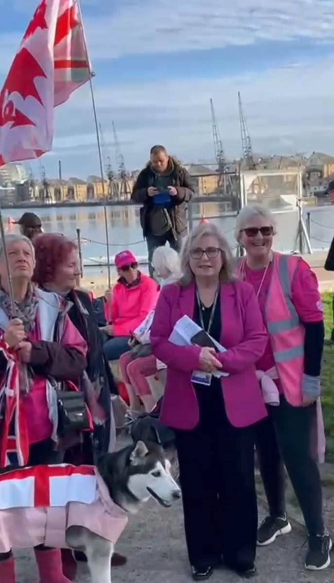 Great to see our wonderful ⁦<a href="/pinkladies_uk/">The Pink Ladies</a>⁩ today at City Hall. Wonderful women concerned for the safety of their children!