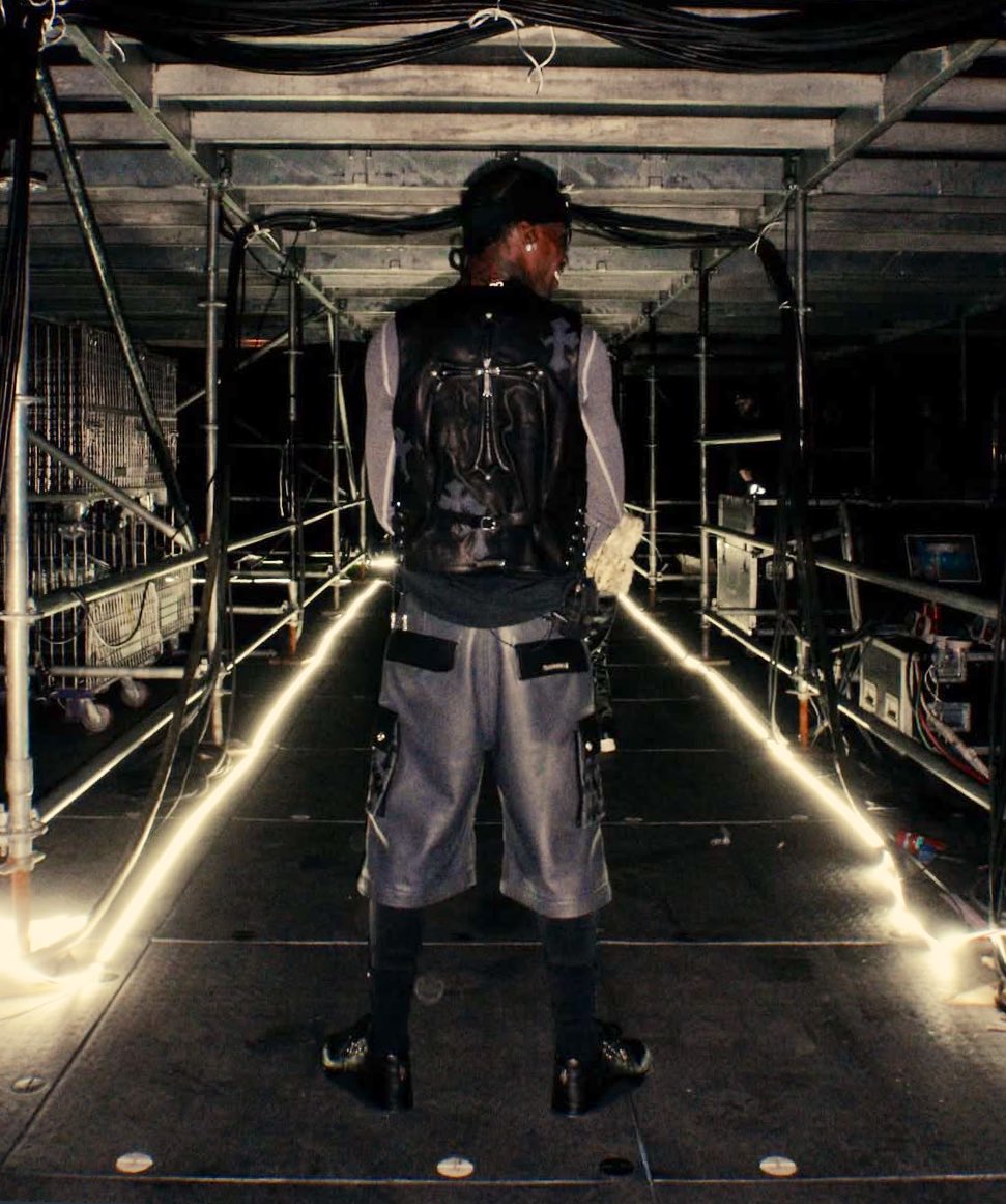 JustFreshKicks tweet media