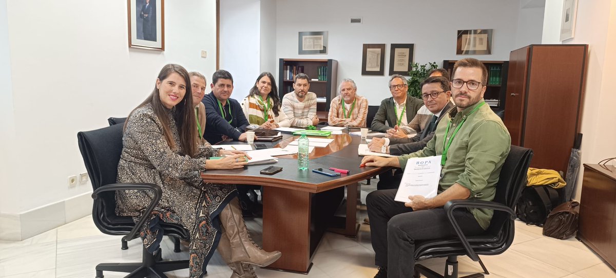 Nueva reunión entre
<a href="/cabello_araceli/">Araceli Cabello</a>
<a href="/mguzmandelaroza/">Manuel Guzmán</a>
<a href="/ppandaluz/">PP de Andalucía</a>
y la #UnidadDeAccion formada por
<a href="/Saf_Andalucia/">SAF Andalucía</a>
<a href="/CSIFAGJA/">CSIF AGJA Andalucía</a>
<a href="/ISAndaluza1/">Iniciativa Sind.And.</a>
<a href="/CCOOFSCAndAuton/">SECTOR AUTONÓMICO CCOO ANDALUCÍA</a>
<a href="/UGT_SPANDALUCIA/">UGT Servicios Públicos Andalucía</a>
<a href="/aamaa_es/">AAMAA</a>
Seguimos trabajando para incorporar temas claves a la #LeyCuerpoAgentesMedioambientales #AAFFMM