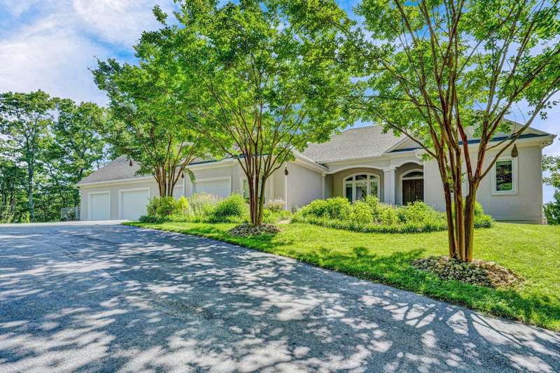 LeadingRE tweet media