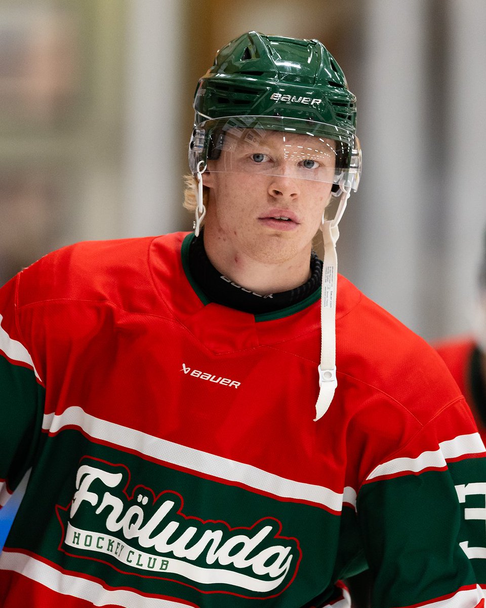 frolunda_hc's tweet photo. Oskar Wahlberg har passerat 100 spelade minuter i SHL och kommer erbjudas ett rookiekontrakt.

Grattis, Oskar! https://t.co/Za6TdjhH2d