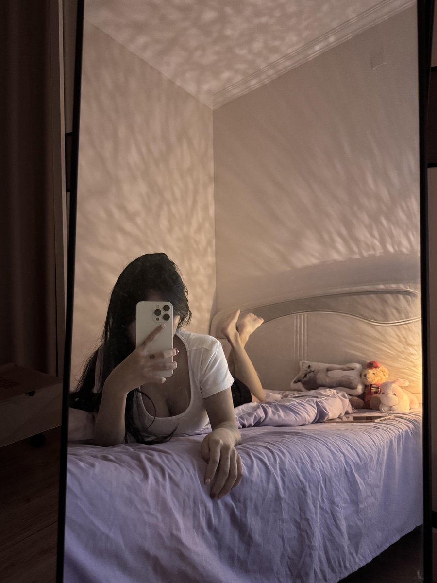 The peace of a holiday a moment with yourself the sweet sound within a picture📱🌸