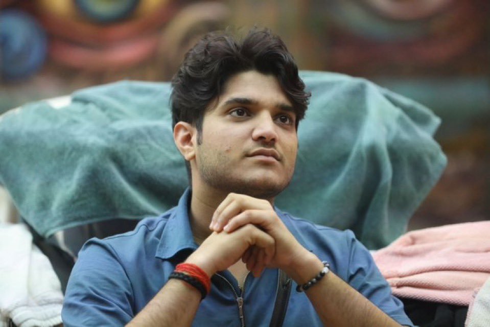 Sysmind1's tweet image. #ScriptedBiggBoss No more interest now 

अफ़वाहें हैं कि बिग बॉस 19 की टीआरपी एकदम से कम हो गई है जबसे मृदुल बाहर गया है। अच्छा है, टाइम कहीं और यूज़ करेंगे अब।

#BiggBoss19 "BIGGBOSS USE MRIDUL" #MridulTiwari