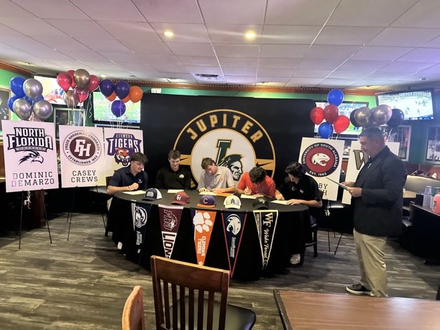 Jup_Baseball's tweet image. 📣Congratulations Warrior class of 2026 📣
Ethan ➡️Clemson 
Griffin ➡️Wake Forest
Colby ➡️South Bama 
Dom ➡️North Florida 
Casey ➡️Freed-Hardeman
It’s takes a village!
#signingday #baseball #commits #onemore