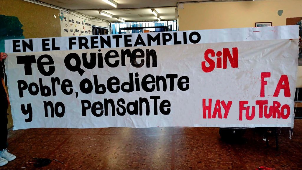 Mantener a la gente desconforme , amargada y confundida …. El arte de la izquierda …..