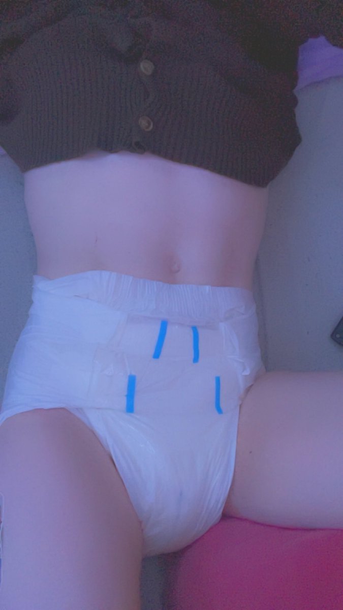 Need diapee pats and belly rubs 🙈😶