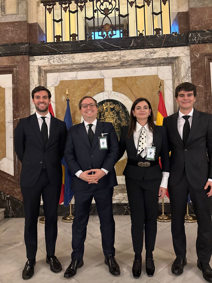 alegrameeeldia's tweet photo. Concluye un juicio histórico en el Tribunal Supremo, con mis grandes compañeros @veronicaletrada @alvarobernad1 y Napoleón Cánovas, en el que esperamos haber podido defender dignamente los intereses de @APIFiscales https://t.co/Hwfp68QUk3