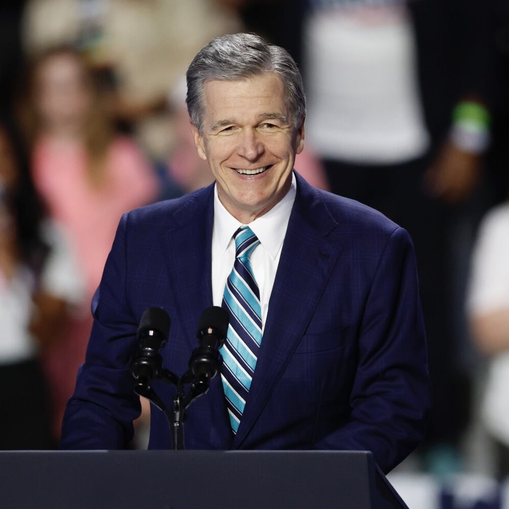 DisavowTrump20's tweet image. ￼NEW: Former Governor Roy Cooper is leading GOP challenger Michael Whatley by 8 points according to a new poll of the U.S. Senate race in North Carolina.

RETWEET if you support @RoyCooperNC as he runs to flip North Carolina Blue!