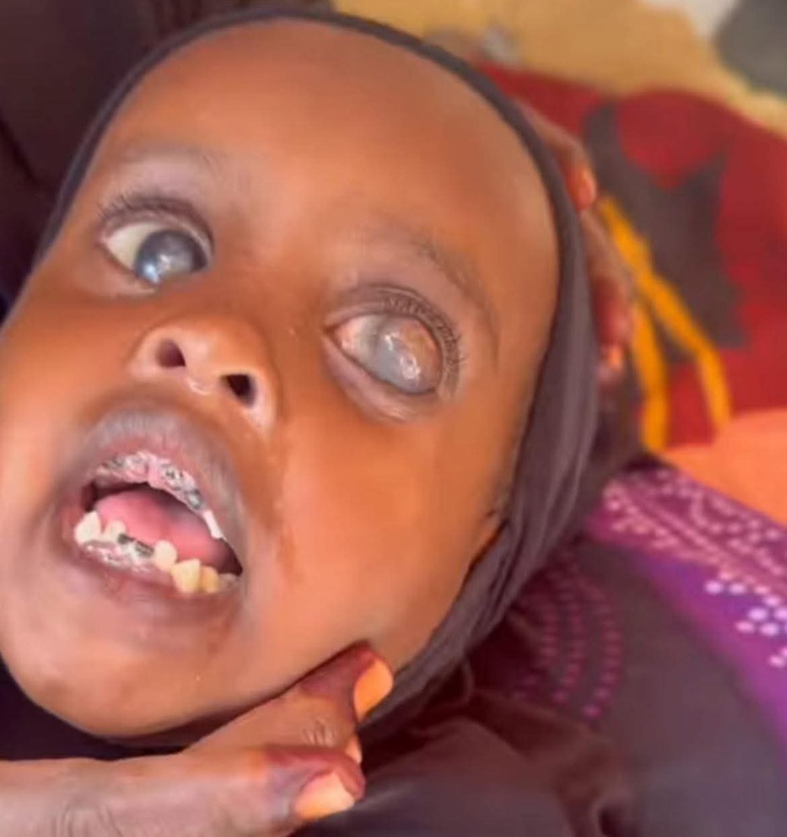 انقذوا اطفال #الفاشر يا عالم يا منافق!!! 
#أنقذوا_الفاشر