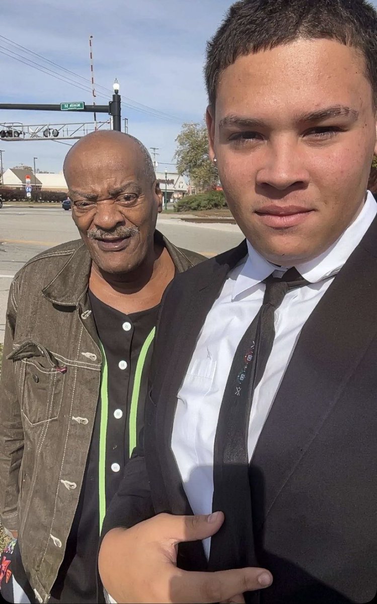 Harveys fat ass and his hubby
<a href="/nahsbarstool/">Barstool NA</a>