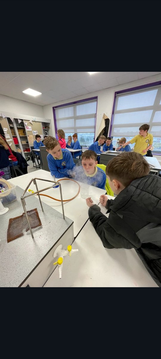 ✨ Buíochas ó chroí le Trish Duffy i gColáiste Pobail Sord as fáilte a chur roimh R6 Dean sa tsaotharlann eolaíochta! D’fhoghlaim na páistí faoi Eolaíocht an Teasa&amp;na Fuachta 🔥❄️ — ag spreagadh fiosracht a leanann ar aghaidh. #Scienceweek <a href="/CuriousMindSTEM/">Research Ireland Curious Minds</a>  #ThenTodayTomorrow