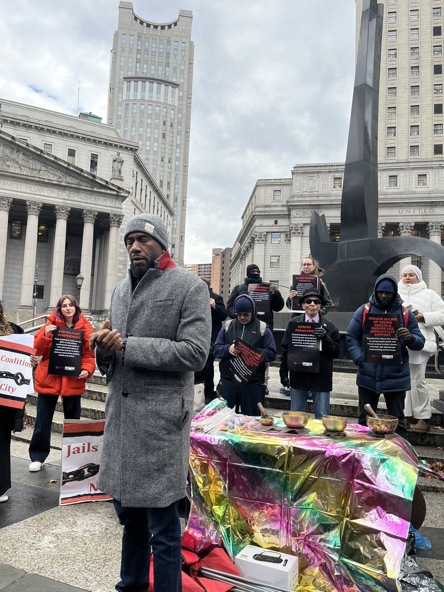 Today we joined <a href="/JailsAction/">NYC Jails Action Coalition (JAC)</a> <a href="/NYCAIC/">#HALTsolitary — Go to bit.ly/EndSolitaryNY</a> to roll out the new 10 point Blueprint to End Deadly NYC Jails Crisis. 

Point 3: ENSURE Medical/Mental Health Care 👏🏽
